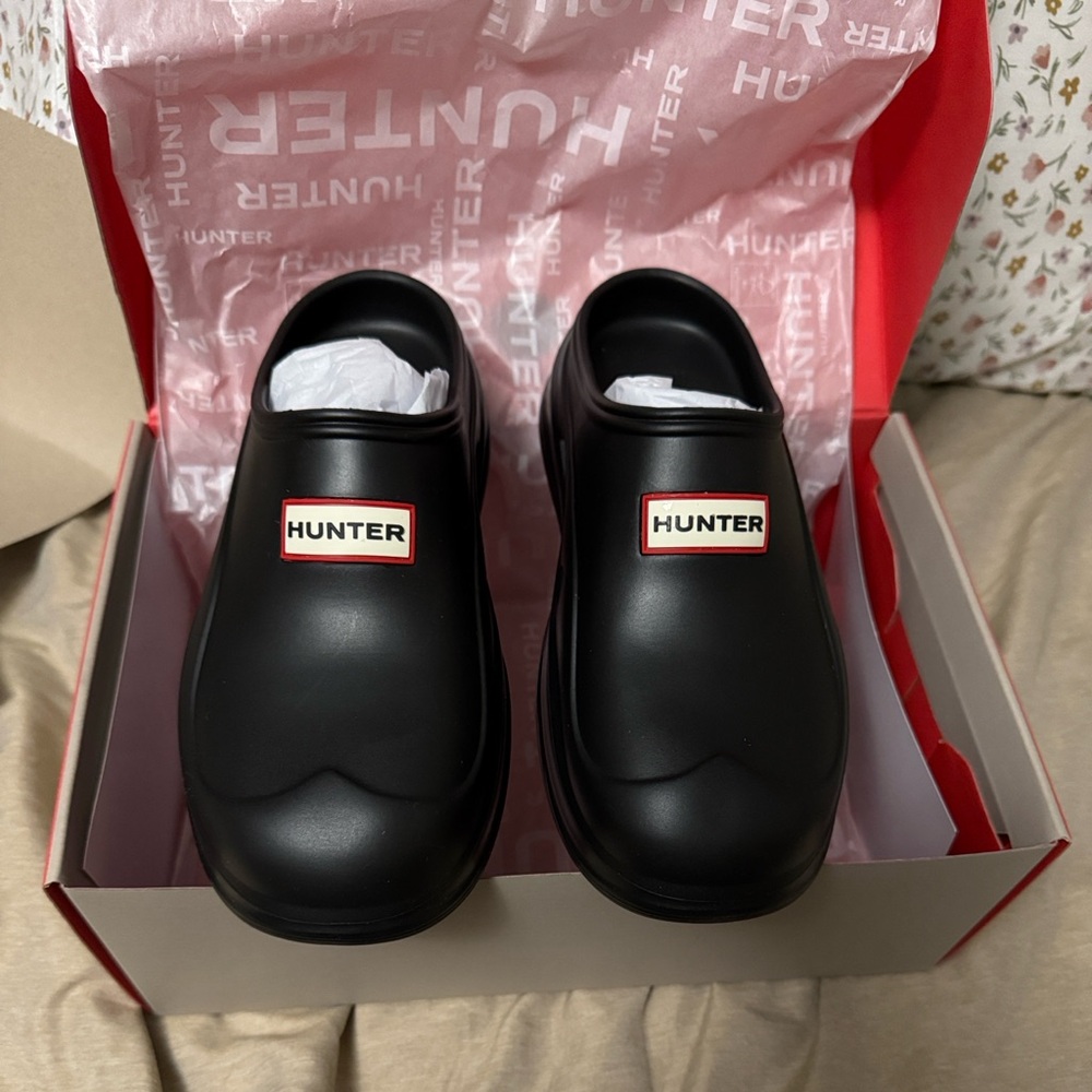 Hunter Red and Gray Gift Box